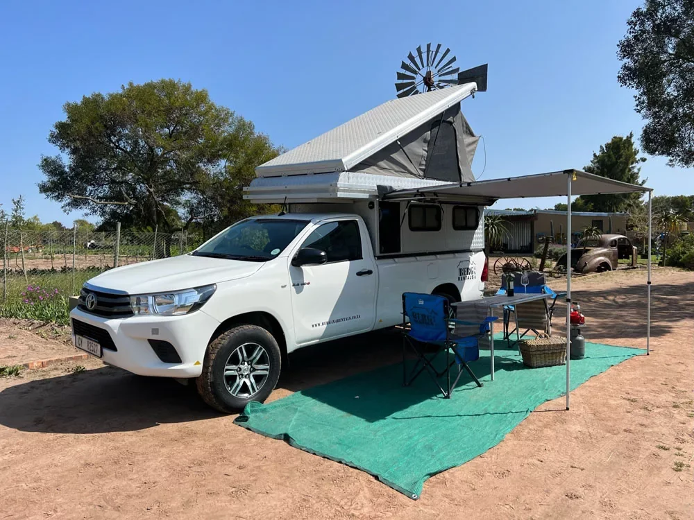 Toyota Hilux camper — Camper