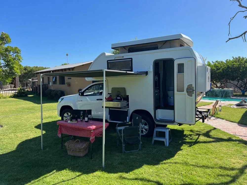 Toyota Hilux motorhome — Motorhome